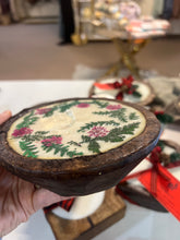 Load image into Gallery viewer, Holiday YULETIDE Round Candle