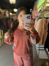 Load image into Gallery viewer, Urban Feels Top Rust