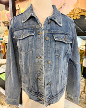 Load image into Gallery viewer, Be Wild &amp; Free Jacket