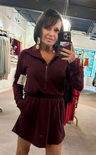 Load image into Gallery viewer, On The Go Romperskort Dk. Cherry