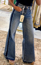 Load image into Gallery viewer, Brooke Jeans