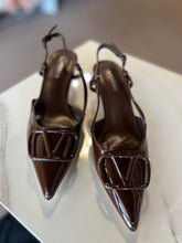 Load image into Gallery viewer, Glam Pointed Kitten Heel