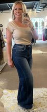 Load image into Gallery viewer, HIGH-RISE WIDE LEG JEANS