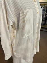 Load image into Gallery viewer, First Class Linen Top