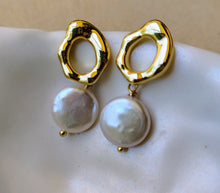 Load image into Gallery viewer, Pearl Dangle Earrings Small